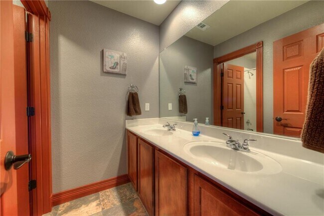 Building Photo - 2206 Brittway Ln