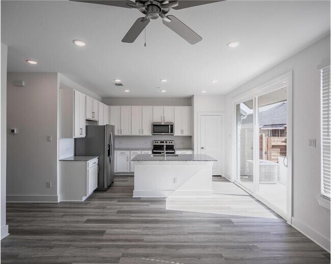 Building Photo - 1611 Cottage Dr