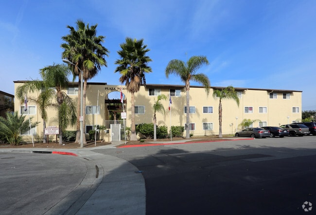 Primary Photo - Plaza Wood Apartments