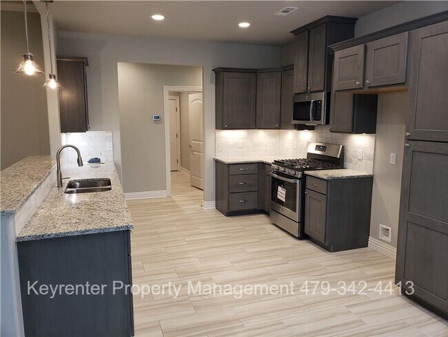 Building Photo - Spacious 4-Bedroom Home with Modern Upgrades & Fenced Yard