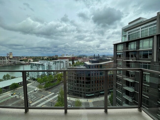 Building Photo - Incredible 1Bd/1Ba Fully Furnished Condo in the Pearl!!!! Corner Unit with Spectacular Views & Ga...