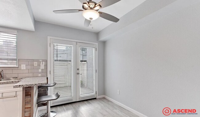 Building Photo - 2600 Brookside Dr