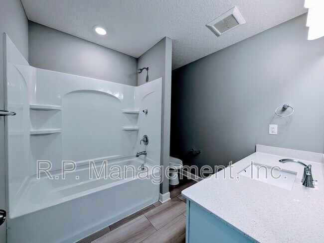 Building Photo - 9850 Glacial Valley Rd