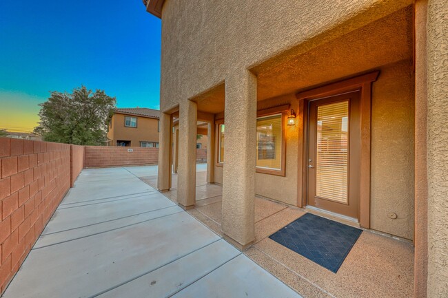 Building Photo - 5 Bedroom Corner Lot Home in Gated Community!
