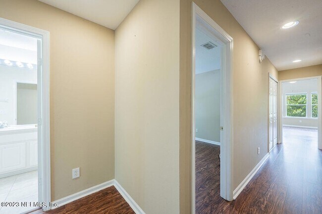 Building Photo - 7990 Baymeadows Rd E