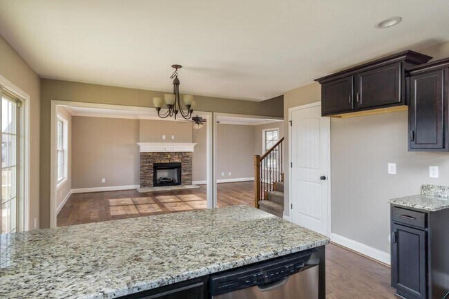 Building Photo - Pet Friendly Three Bedroom with Bonus!