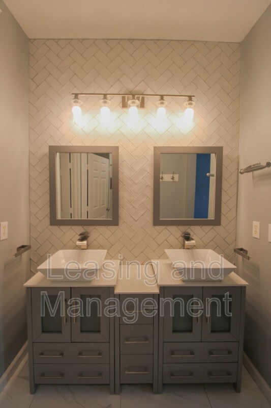 Building Photo - 130 River Landing Dr
