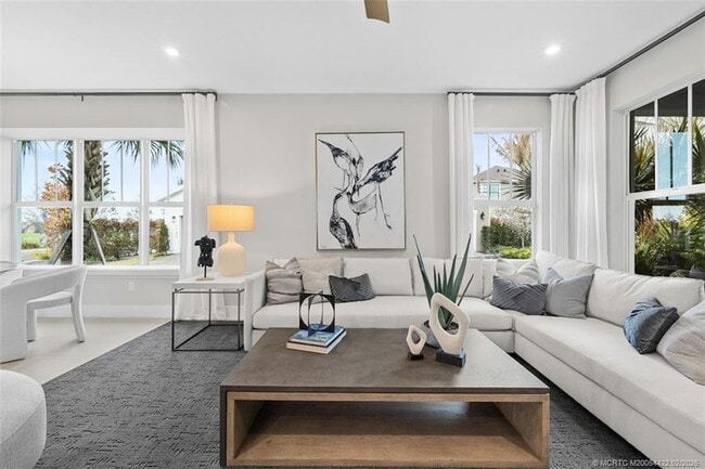 Building Photo - 823 SW Pr Ave