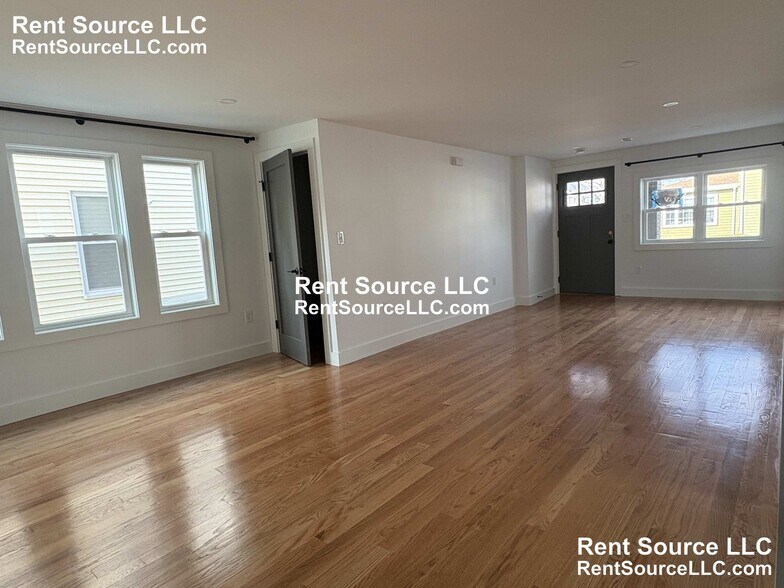 Building Photo - 52 Cotting St