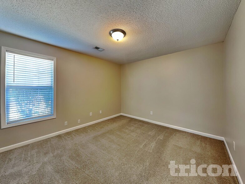 Building Photo - 51 Pates Lake Dr