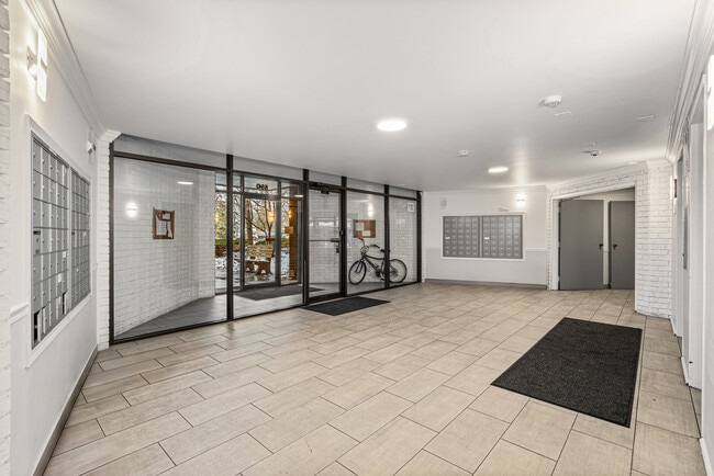 Building Photo - 5310 N Chester Ave