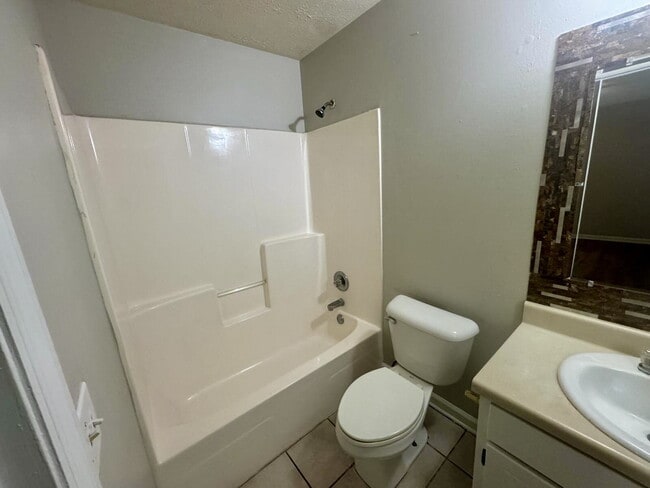 Building Photo - Charming 3BR/2BA home in Dothan, AL - Appliances included, pets are accepted, fenced in backyard ...