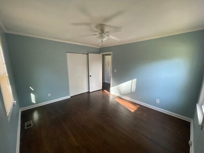 Building Photo - 3494 Maryvale Dr