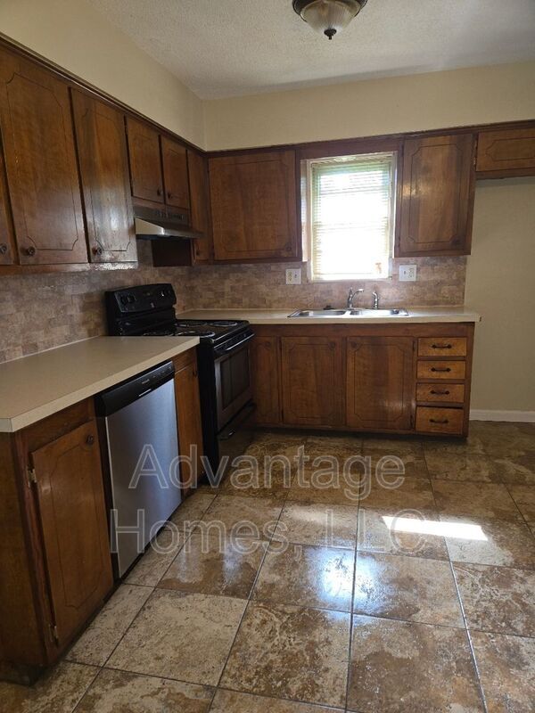Building Photo - 3212 N 68th St