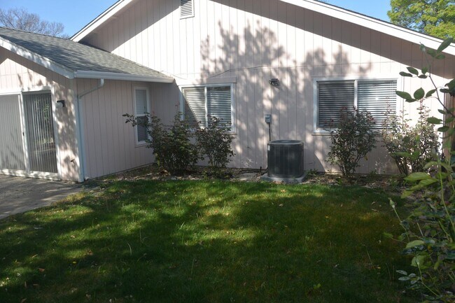 Building Photo - Sharp Pittsburg 3/2