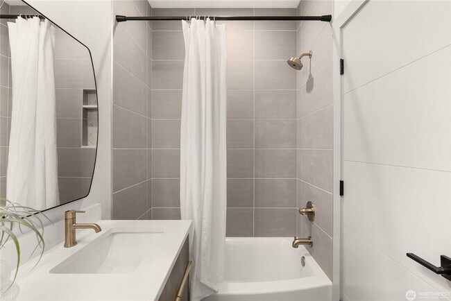 Building Photo - 3Bd/3.25Ba Seattle House