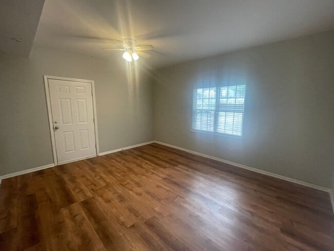Building Photo - Special $500 Security Deposit, 1/2 off a m...