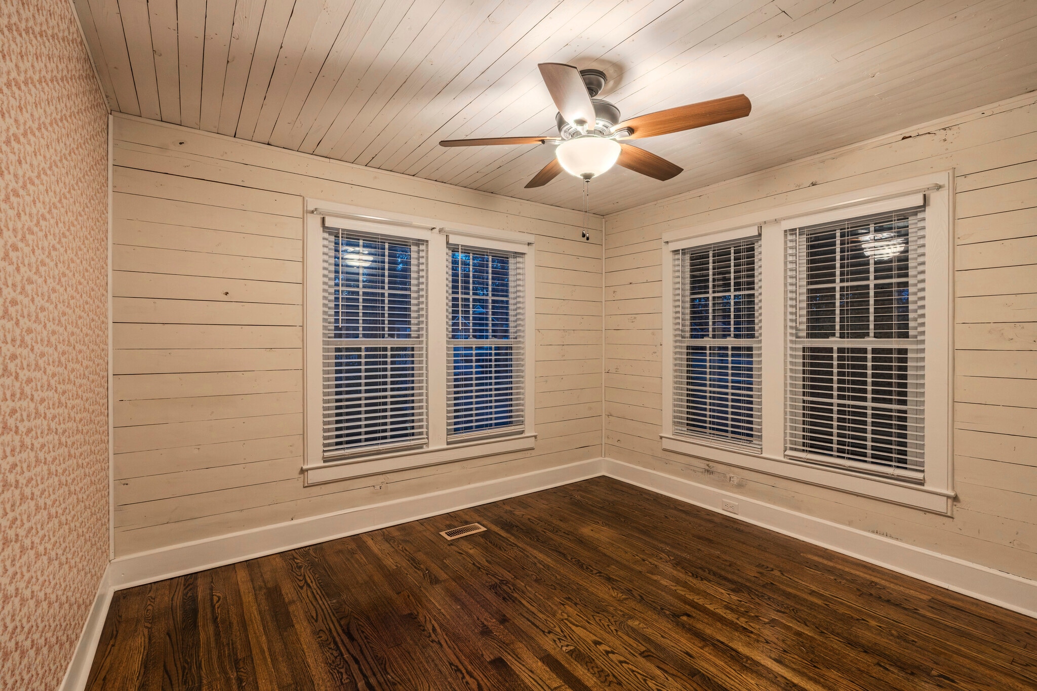 Building Photo - 104 Rosewood Dr