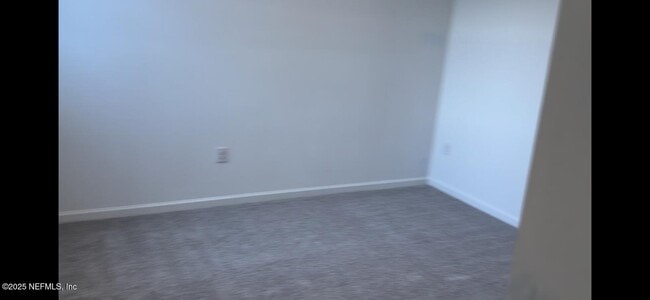 Building Photo - 213 Silver Myrtle Ct