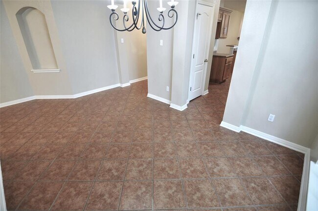 Building Photo - 1830 Paradise Ridge Dr