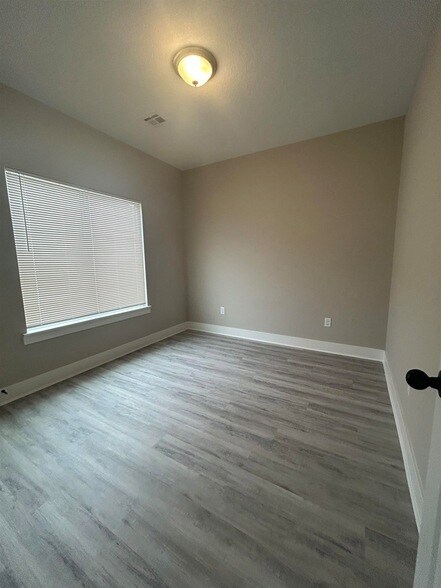 Building Photo - 12817 E Blake St