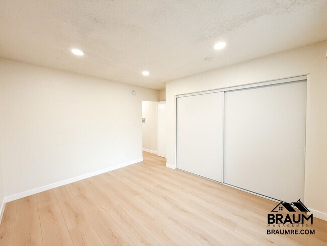 Building Photo - 4636 Laurel Canyon Blvd