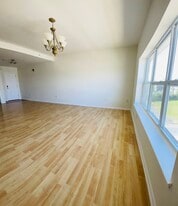 Building Photo - 358 Rector St