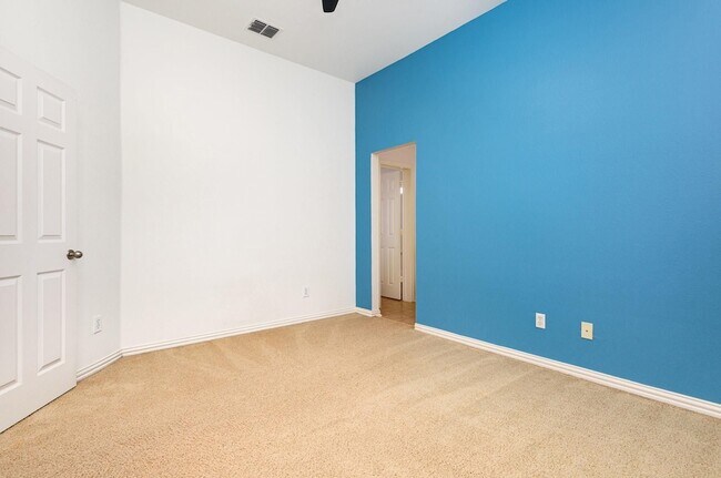 Building Photo - 2742 Hidden Knoll Tr