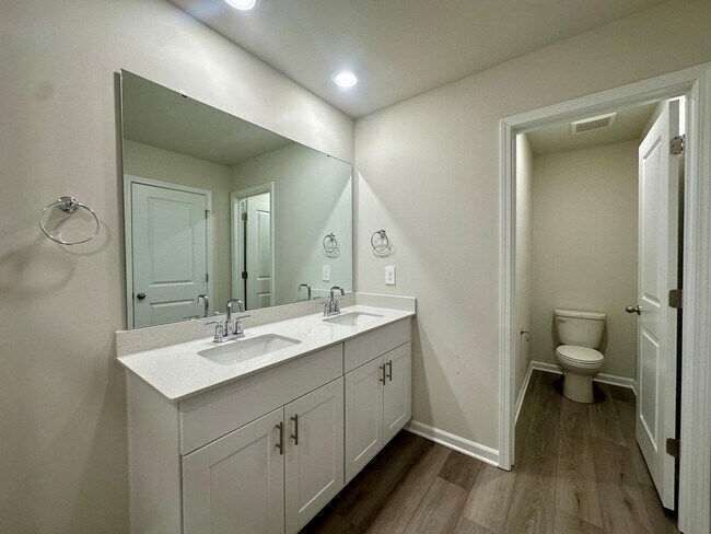 Building Photo - 4130 County Down Ave