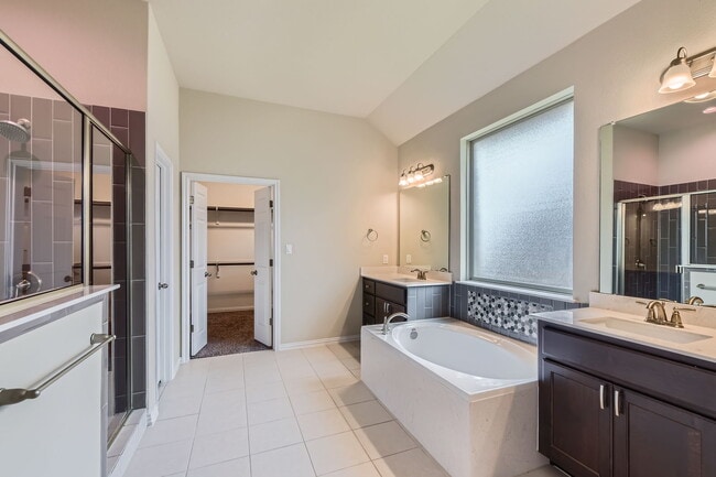 Building Photo - 12383 Mesa Verde Dr