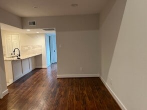 Building Photo - 967 Memorial Village Dr