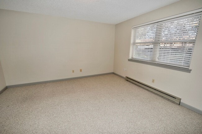 Building Photo - 2 bed 2 bath Hayden rancher duplex
