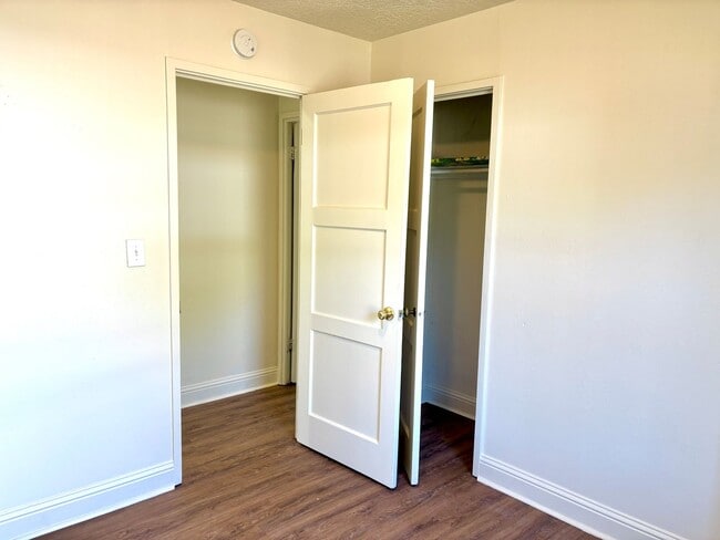 Building Photo - Powellhurst-Gilbert Updated 4 Bedroom/2 Ba...