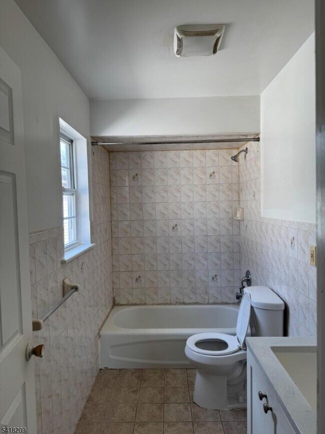 Building Photo - 39 Hedden Terrace