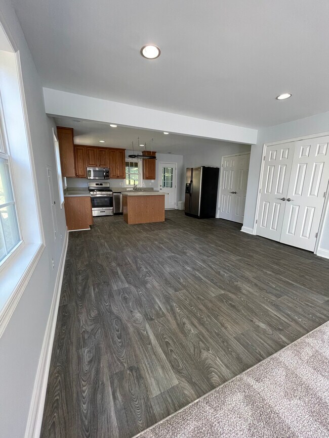 Building Photo - 3128 Headrow Cir