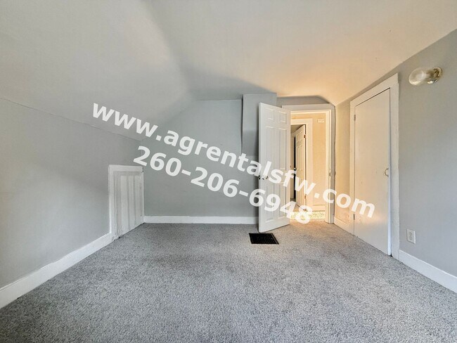 Building Photo - 2721 Fox Ave