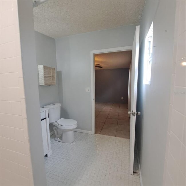 Building Photo - 627 61st Ave S