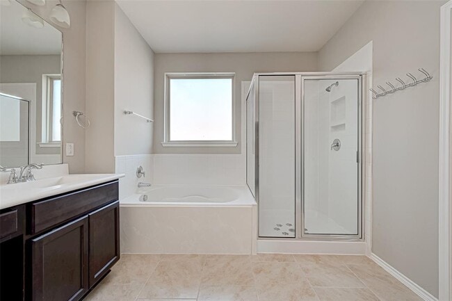 Building Photo - 8402 Coral Cove Pass Ln