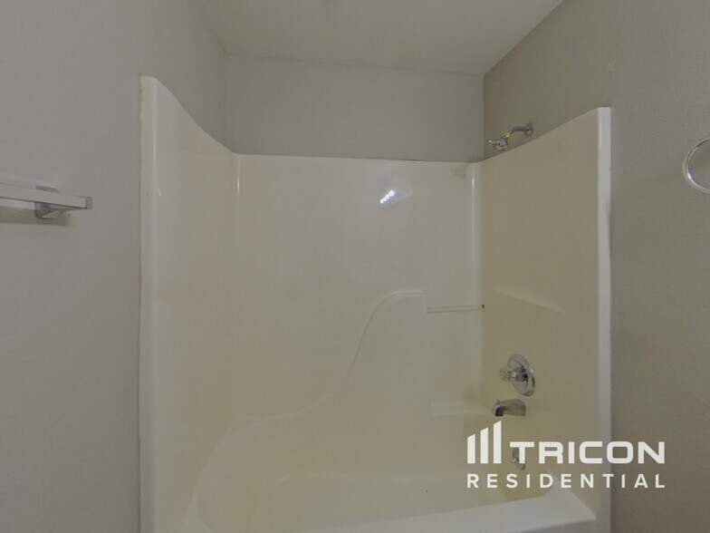 Building Photo - 441 Valley Hi Cir