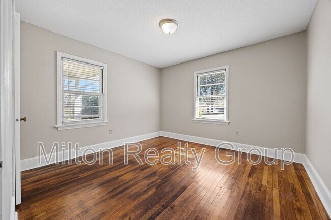 Building Photo - 1208 S 9th St