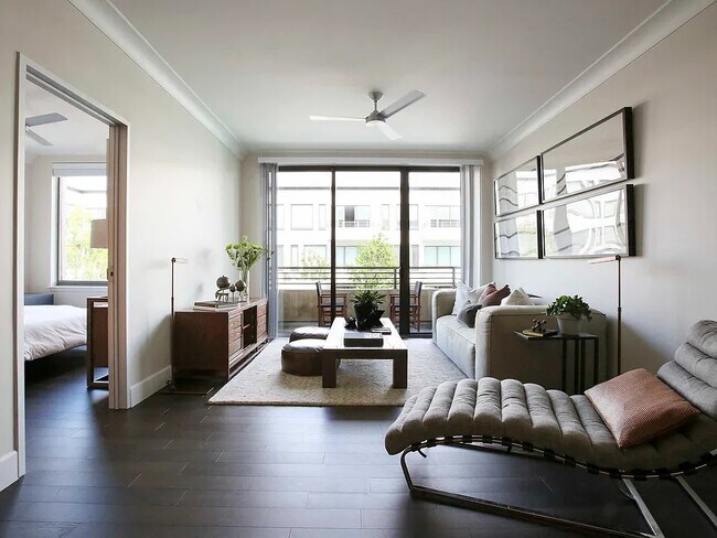 Building Photo - Experience Luxury Living in the Heart of H...