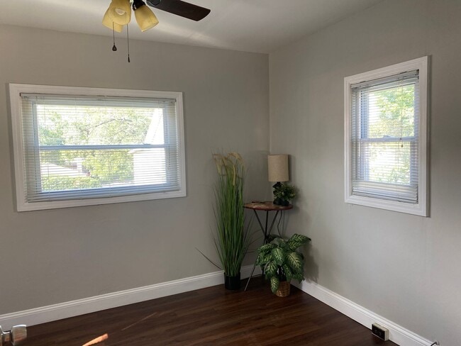 Building Photo - Beautiful Renovation in the Desirable South Hampton Neighborhood