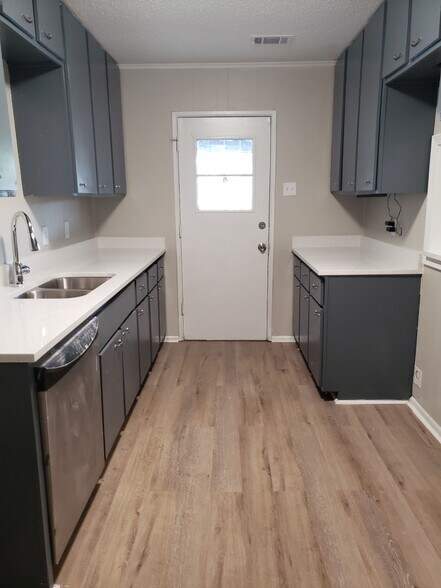 Building Photo - 5028 Acorn Dr