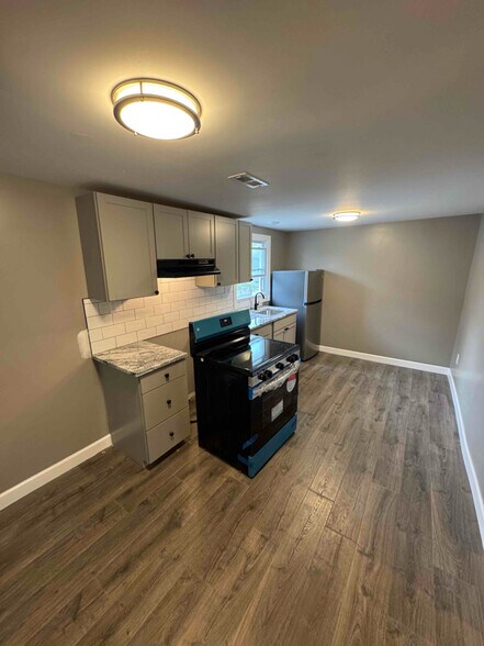 Building Photo - 100 N 6th St