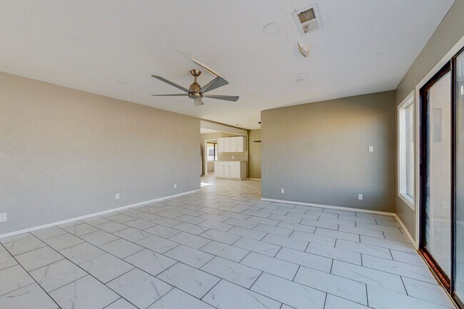 Building Photo - NE PUEBLO STYLE 3 Bedroom 2 Bath 1824/SF