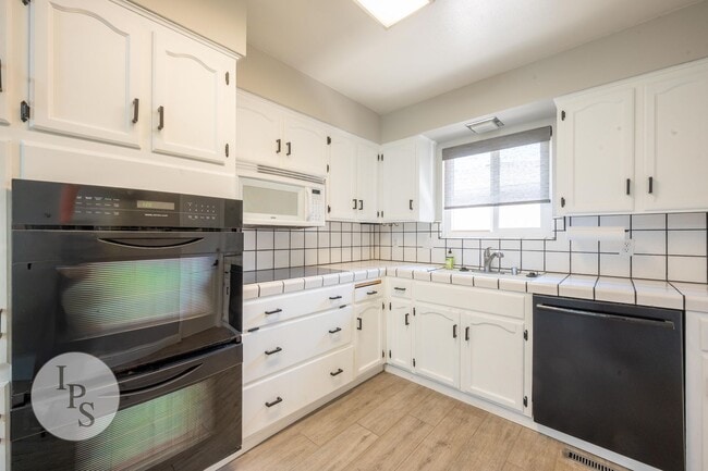 Building Photo - Fresno Eastside Home, 3BR/2BA, Near CSUF –...