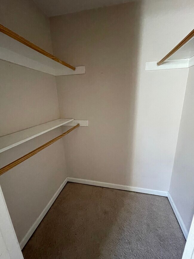 Building Photo - 3602 Gillham Rd