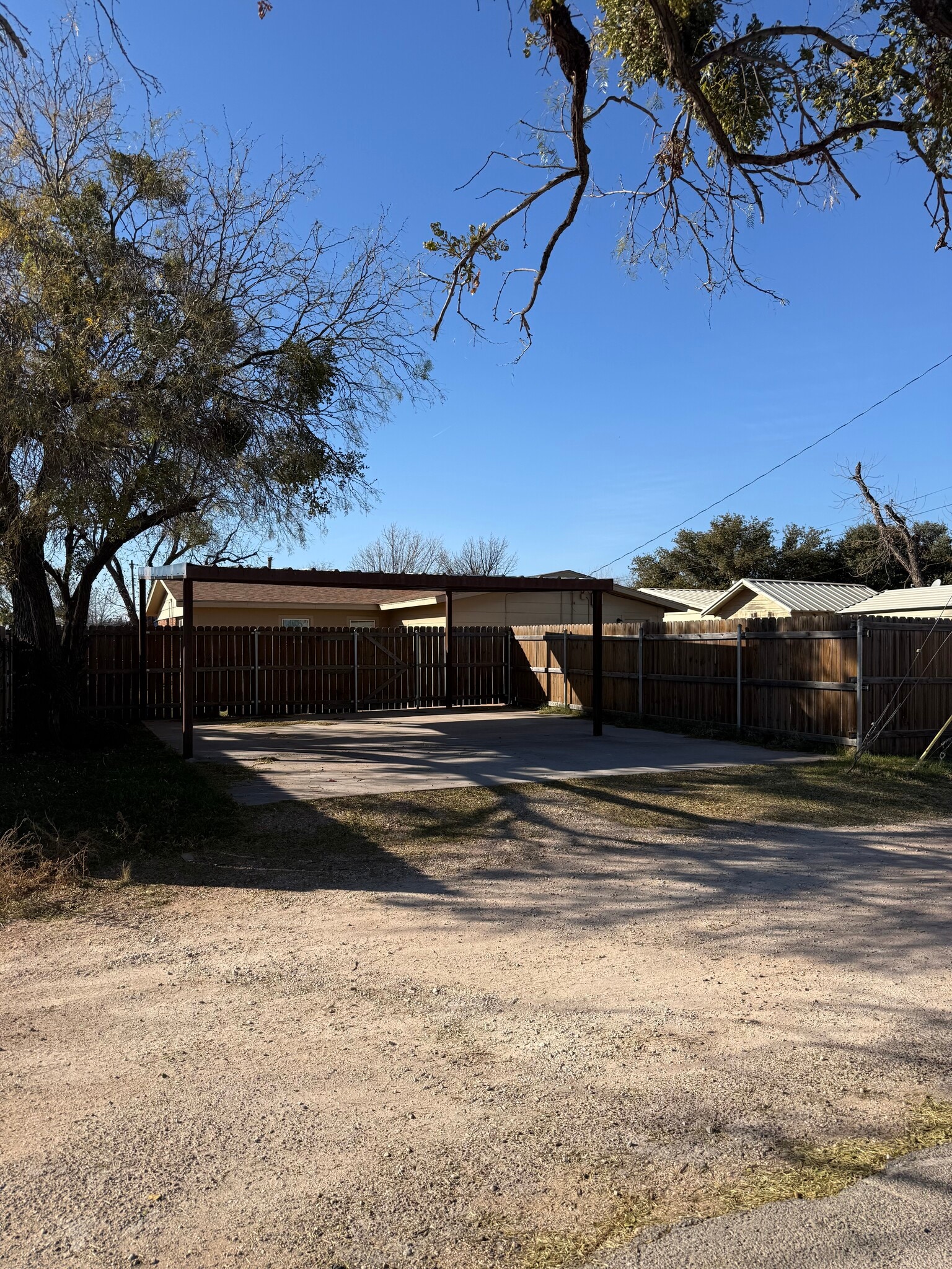 Covered carport - 1001 Westview Dr