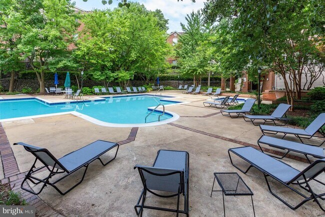 Building Photo - 1535 Lincoln Way