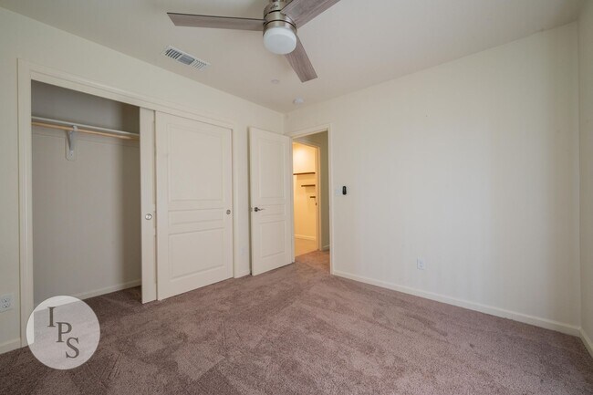 Building Photo - Fresno SouthEast Home, Gated Community, Clovis Unified School District, 3BR/2.5BA